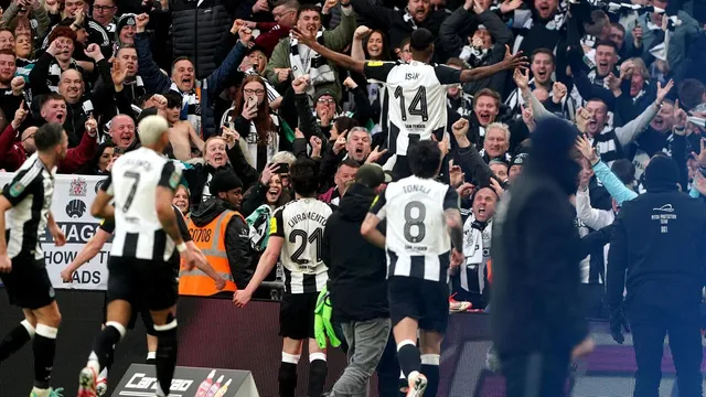 Newcastle Players Celebrating After Scoring against Liverpool during the Carabao Cup Final