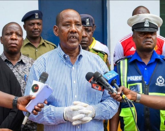 Ali Nuno addressing police officers during a coastal security briefing.