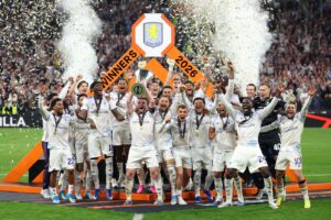 Aston Villa's Scottish midfielder #07 John McGinn and his teammates celebrate with the trophy after winning the UEFA Europa League final football match between SC Freiburg and Aston Villa at Besiktas Park in Istanbul on May 20, 2026. (Photo by Stefano RELLANDINI / AFP)