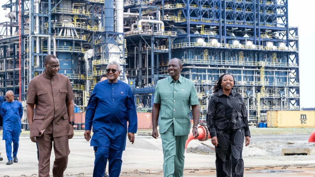 President William Ruto gestures during a public rally, signaling his firm stance against political interference in the Sh2.2 trillion Lamu refinery project. (Photo: NEWS)
