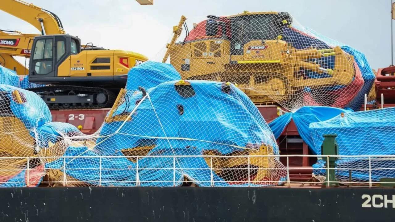 MV Da Yang at Lamu Port carrying refinery construction machinery