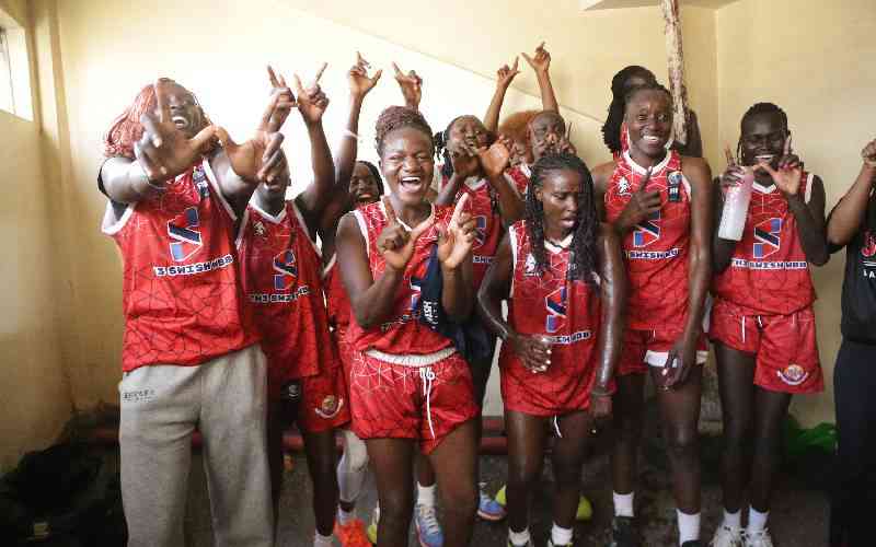 Th3 Swish and Strathmore Swords basketball match