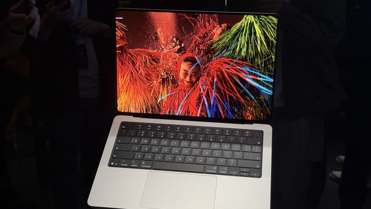 Apple MacBook Pro with OLED touchscreen