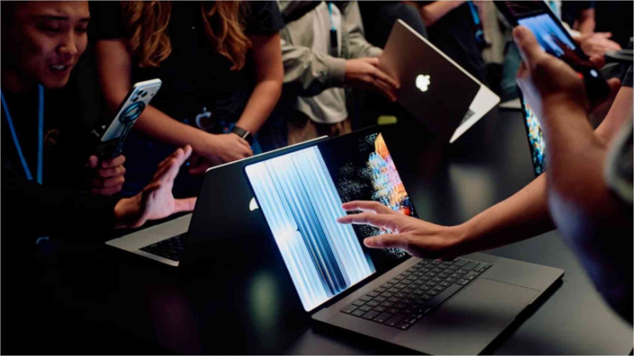Apple touchscreen MacBook Pro