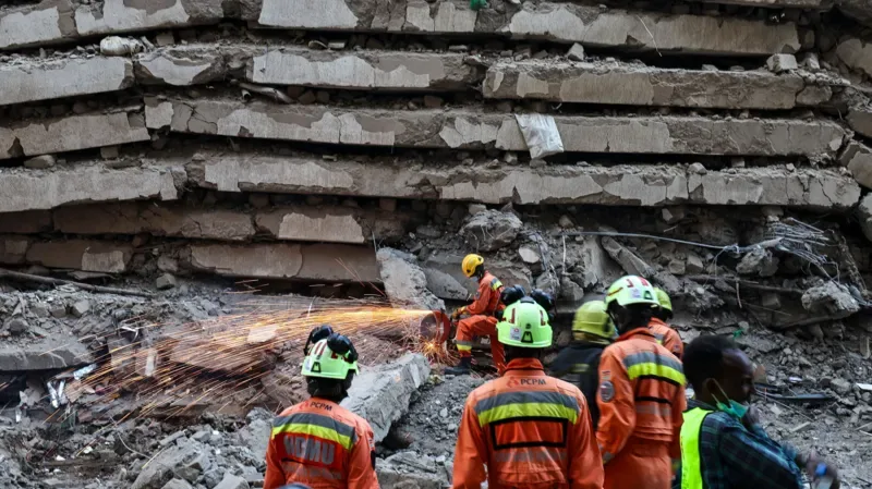 Eastleigh building collapse: Four survivors in hospital as search continues
