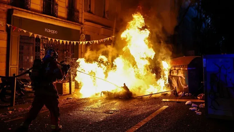 France protests: Nearly 1,000 arrested after clashes in several cities