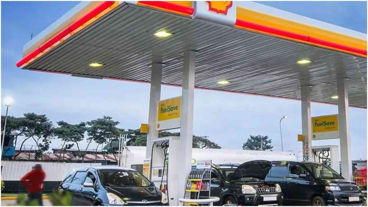 Motorist spraying petrol onto a vehicle at Shell Westview